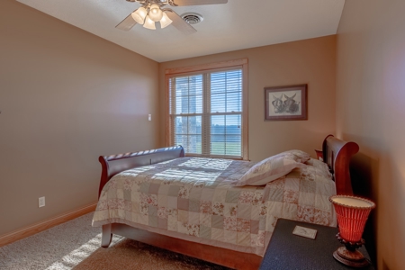 Luxury Lakeview Home in Burkesville, Kentucky - image 33