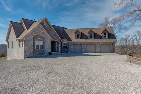 Luxury Lakeview Home in Burkesville, Kentucky - image 19
