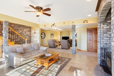 Luxury Lakeview Home in Burkesville, Kentucky - image 36