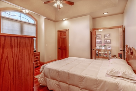 Luxury Lakeview Home in Burkesville, Kentucky - image 27