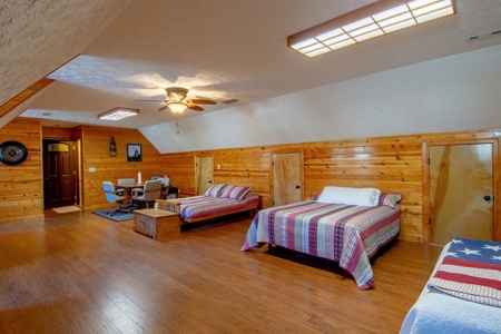Luxury Lakeview Home in Burkesville, Kentucky - image 24