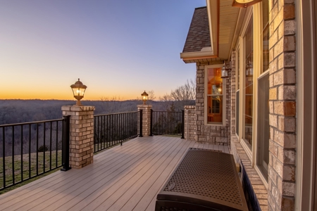 Luxury Lakeview Home in Burkesville, Kentucky - image 22
