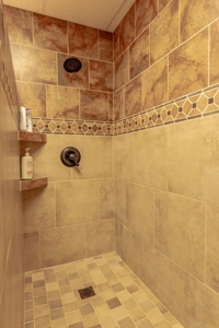 Luxury Lakeview Home in Burkesville, Kentucky - image 31