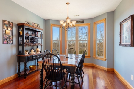 Luxury Lakeview Home in Burkesville, Kentucky - image 48