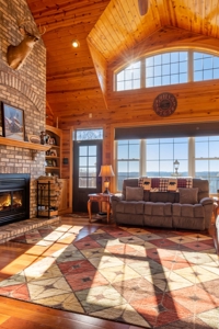 Luxury Lakeview Home in Burkesville, Kentucky - image 42