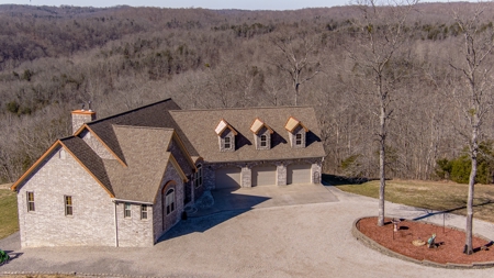Luxury Lakeview Home in Burkesville, Kentucky - image 8