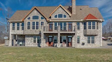 Luxury Lakeview Home in Burkesville, Kentucky - image 17
