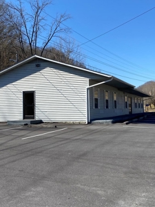 Commercial Building in Sneedville, TN For Sale - image 4