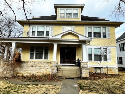 Historic Victorian Home at Truman Lake, Osceola, Missouri - image 7