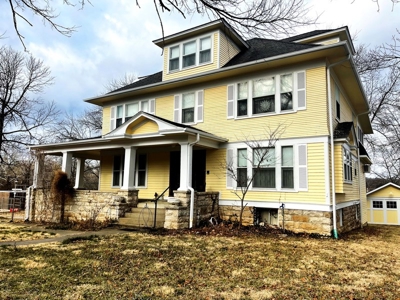 Historic Victorian Home at Truman Lake, Osceola, Missouri - image 1
