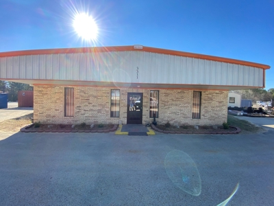 Commercial Building Kilgore Texas with 50 Acres - image 4