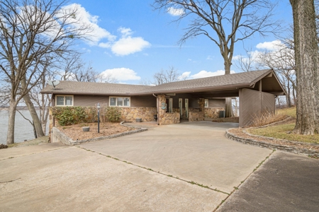 Lakefront Property FOR SALE in Pryor OK on Lake Hudson - image 1