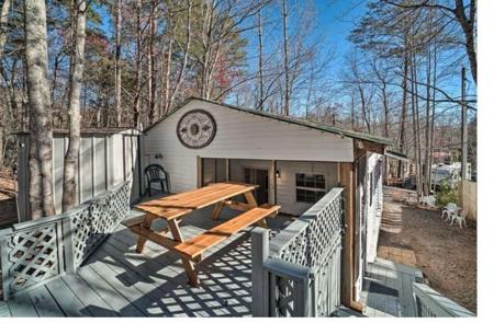 Cabin in N.GA Mountains - image 1