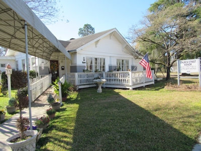 Charming Hometown Assisted Care Facility - image 1
