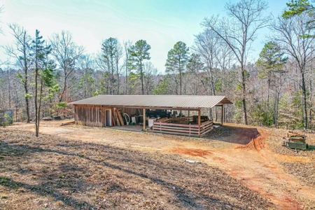 Acreage with river view - image 14