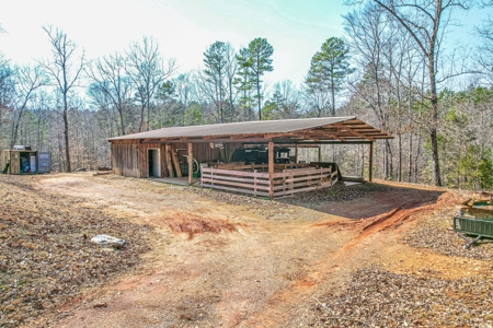 Acreage with river view - image 12