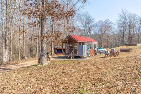 Acreage with river view - image 15