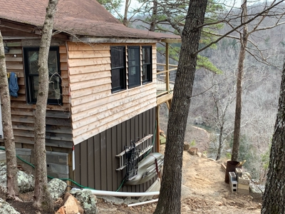 Creek Paradise With Views - image 17
