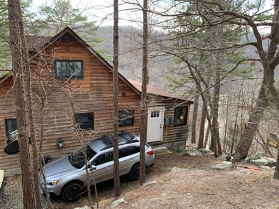 Creek Paradise With Views - image 19