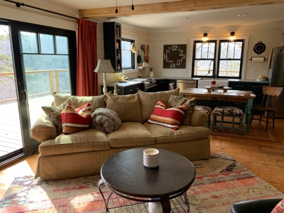 Creek Paradise With Views - image 3