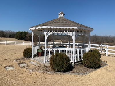 Cattle Ranch and Two Homes Live Water on Acreage in Arkansas - image 26