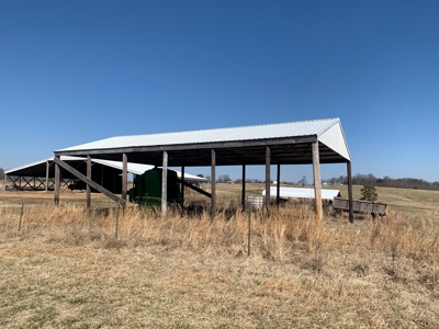 Cattle Ranch and Two Homes Live Water on Acreage in Arkansas - image 39