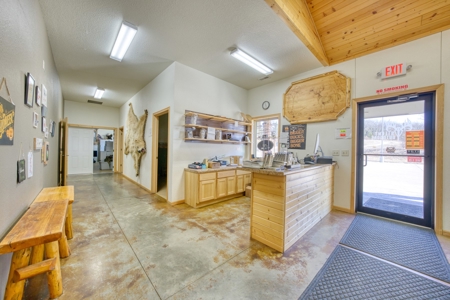 9400 sq ft commercial/industrial building w/ acreage - image 11