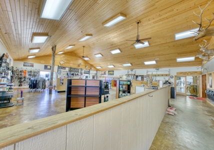 9400 sq ft commercial/industrial building w/ acreage - image 37