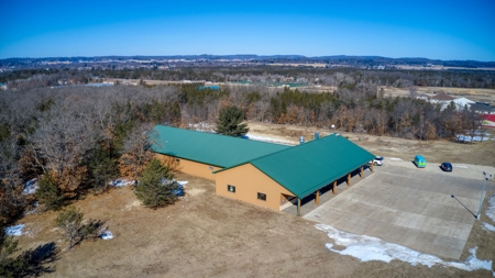 9400 sq ft commercial/industrial building w/ acreage - image 3