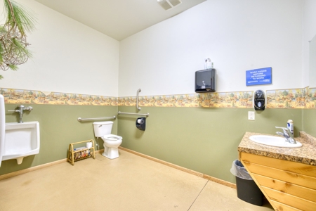 9400 sq ft commercial/industrial building w/ acreage - image 20