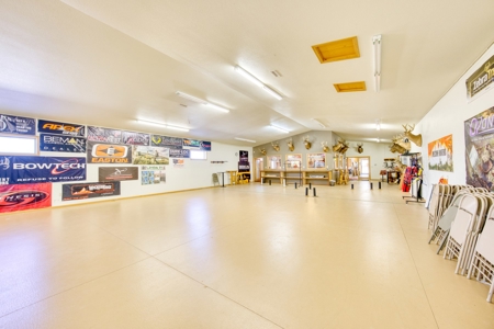 9400 sq ft commercial/industrial building w/ acreage - image 13