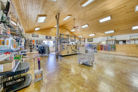 9400 sq ft commercial/industrial building w/ acreage - image 7