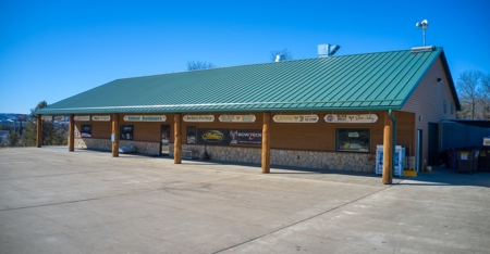 9400 sq ft commercial/industrial building w/ acreage - image 1