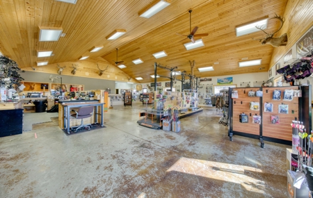 9400 sq ft commercial/industrial building w/ acreage - image 32