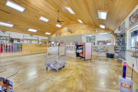 9400 sq ft commercial/industrial building w/ acreage - image 35
