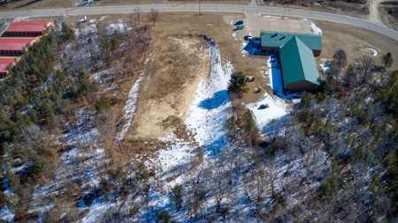 9400 sq ft commercial/industrial building w/ acreage - image 5