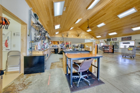 9400 sq ft commercial/industrial building w/ acreage - image 33