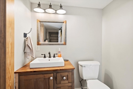 42 Acre Mountain Hideaway with Creeks & Remodeled Farmhouse! - image 37