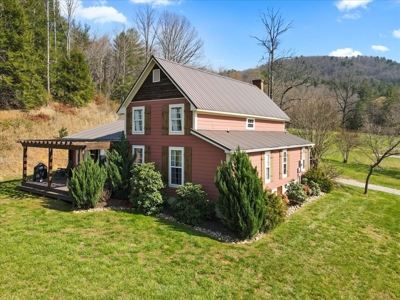 42 Acre Mountain Hideaway with Creeks & Remodeled Farmhouse! - image 7