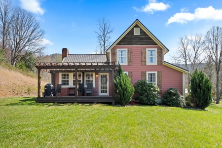 42 Acre Mountain Hideaway with Creeks & Remodeled Farmhouse! - image 5