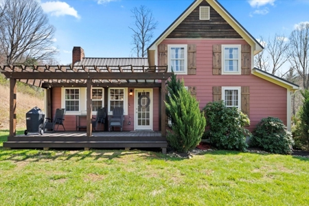 42 Acre Mountain Hideaway with Creeks & Remodeled Farmhouse! - image 46