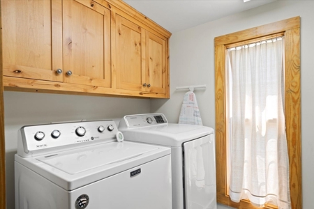 42 Acre Mountain Hideaway with Creeks & Remodeled Farmhouse! - image 32