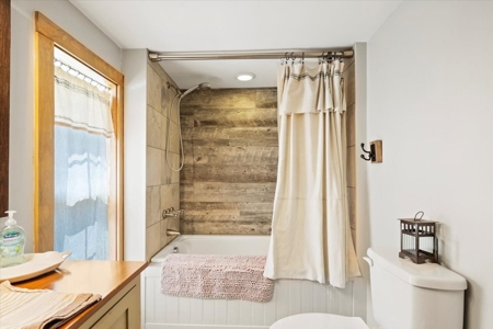 42 Acre Mountain Hideaway with Creeks & Remodeled Farmhouse! - image 40