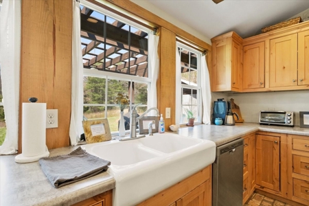 42 Acre Mountain Hideaway with Creeks & Remodeled Farmhouse! - image 24