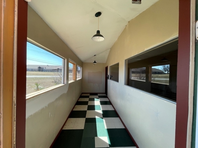 Commercial Restaurant Building On 1.5 Acres For Sale - image 2