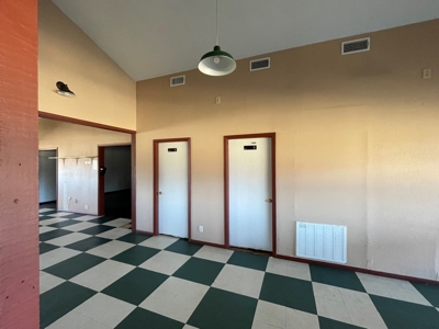 Commercial Restaurant Building On 1.5 Acres For Sale - image 7