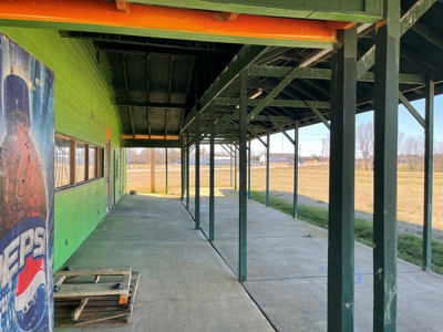 Commercial Restaurant Building On 1.5 Acres For Sale - image 13