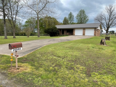 Countryside Home With Big Yard In Southeastern Oklahoma - image 2