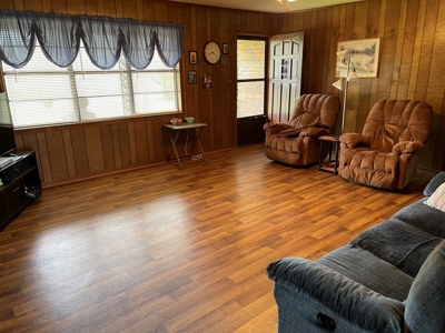 Countryside Home With Big Yard In Southeastern Oklahoma - image 13