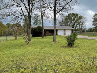 Countryside Home With Big Yard In Southeastern Oklahoma - image 5